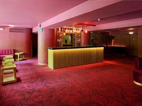 Retail in Madrid, Madrid to rent Interior Photo- Image 1 of 8