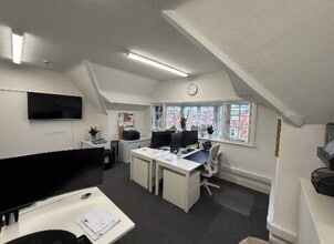 6 Burkes Para, Beaconsfield to rent Interior Photo- Image 2 of 3