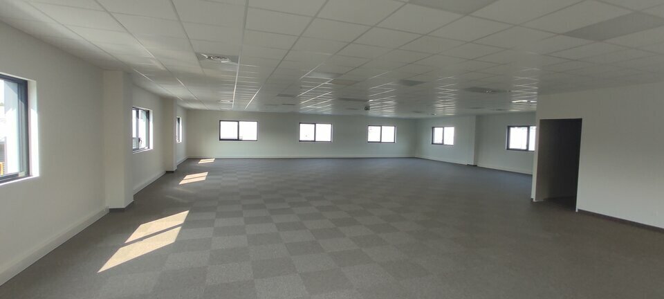 Office in Bourgoin-Jallieu to rent - Interior Photo - Image 2 of 12