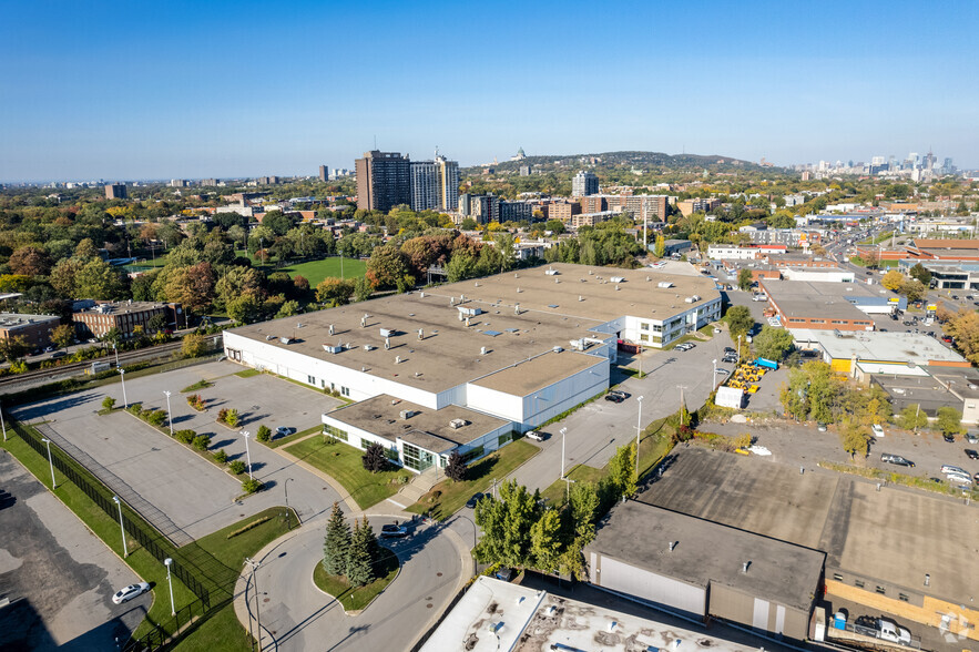 2125 Rue Lily-Simon, Montréal, QC for rent - Aerial - Image 2 of 6