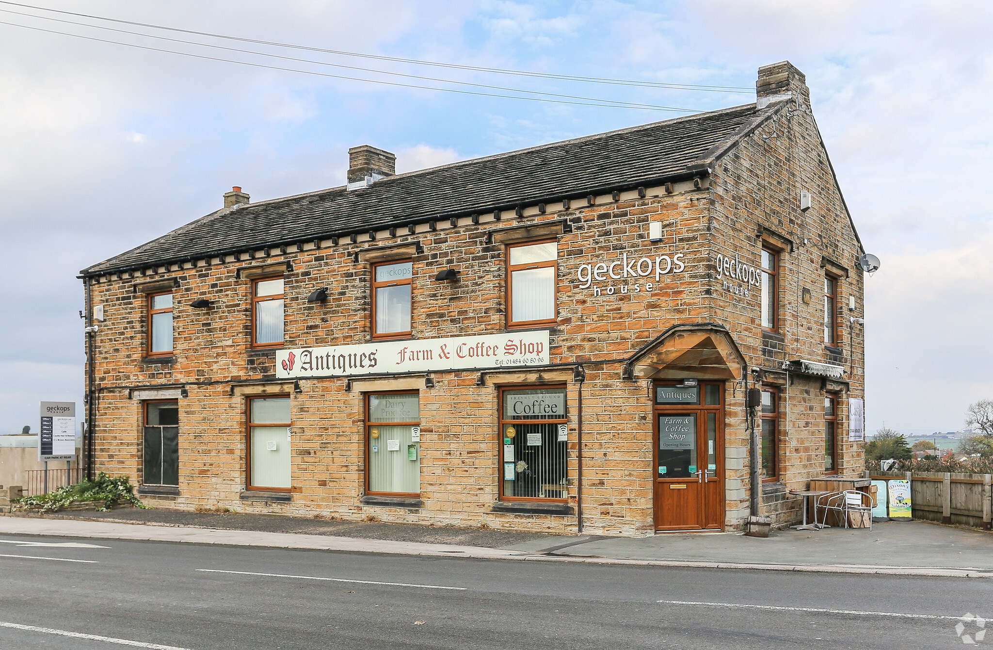 291 Wakefield Rd, Huddersfield to rent Building Photo- Image 1 of 7