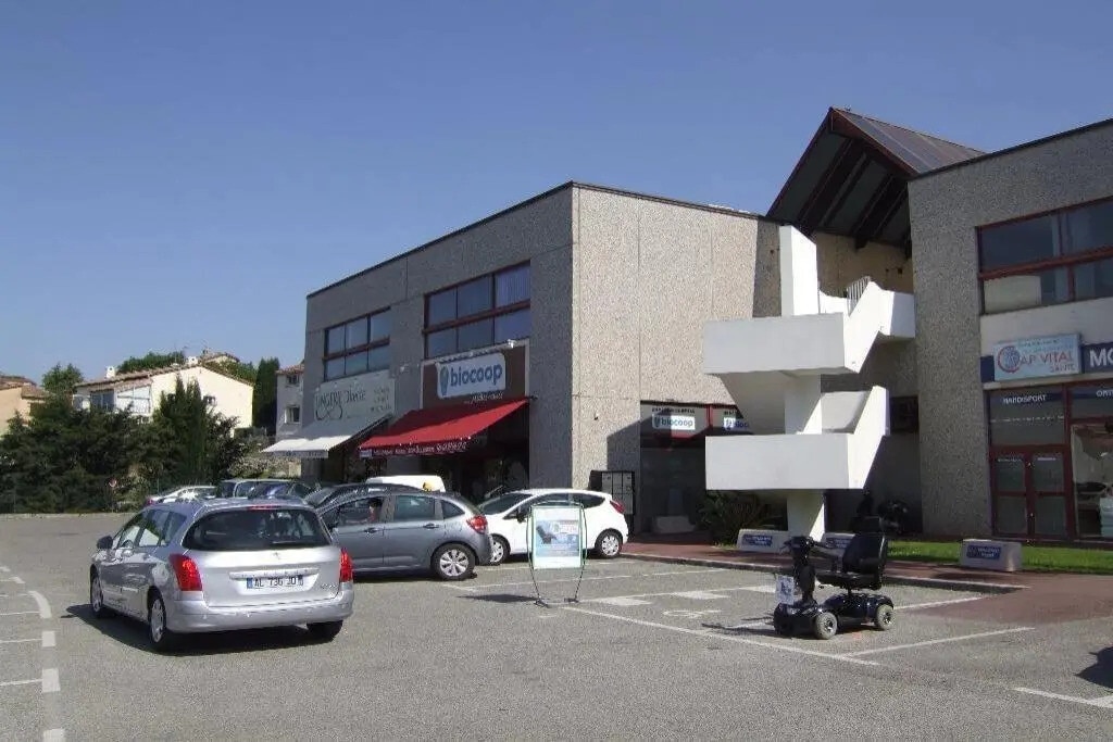 Location Bureaux 76 m² - Photo 1