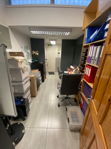 49 West India Dock Rd, London to rent - Building Photo - Image 3 of 5