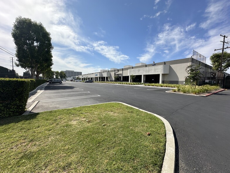 1051-1055 S East St, Anaheim, CA for rent - Building Photo - Image 1 of 23