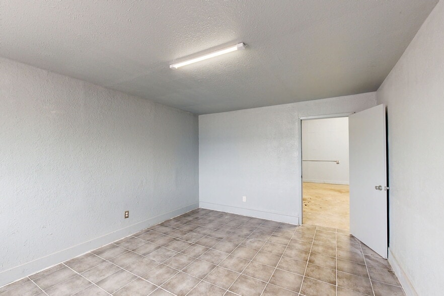 7676 N I-45, Houston, TX to rent - Matterport 3D Scan - Image 3 of 12