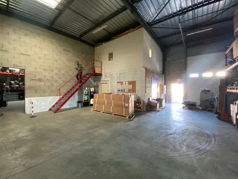 Light Industrial in Chassieu to rent - Building Photo - Image 3 of 13
