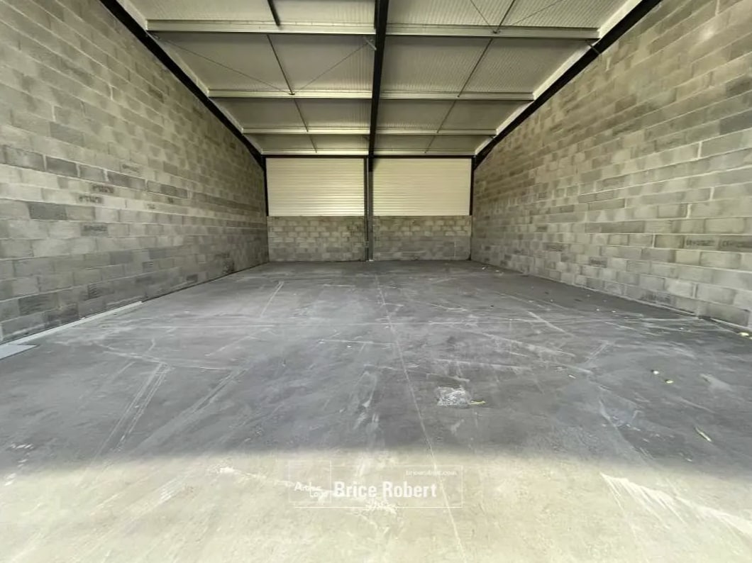 Industrial in Mions to rent Interior Photo- Image 1 of 4