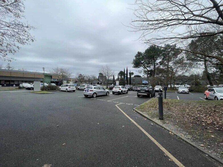 Office in Mérignac to rent - Building Photo - Image 2 of 7