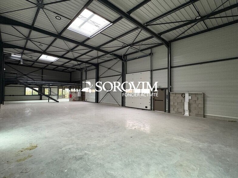 60 Chemin De La Petite Gare, Jons to rent - Building Photo - Image 1 of 8