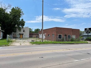 213 S Hydraulic St, Wichita, KS for sale Building Photo- Image 1 of 5