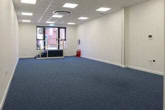 25 Fore St, Totnes to rent Interior Photo- Image 1 of 2