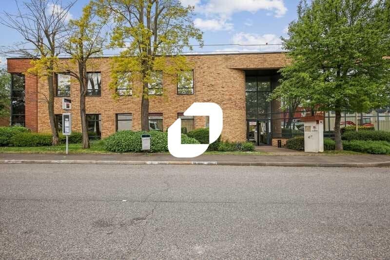 14 Rue Du Saule Trapu, Massy to rent - Building Photo - Image 1 of 30