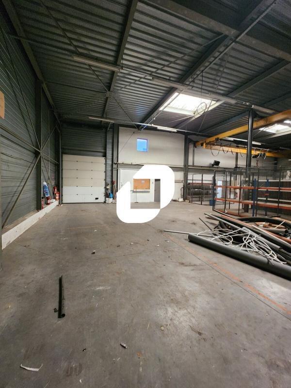 Light Industrial in Villemomble to rent Interior Photo- Image 1 of 10