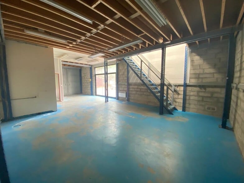 Industrial in Gonesse to rent - Interior Photo - Image 1 of 6