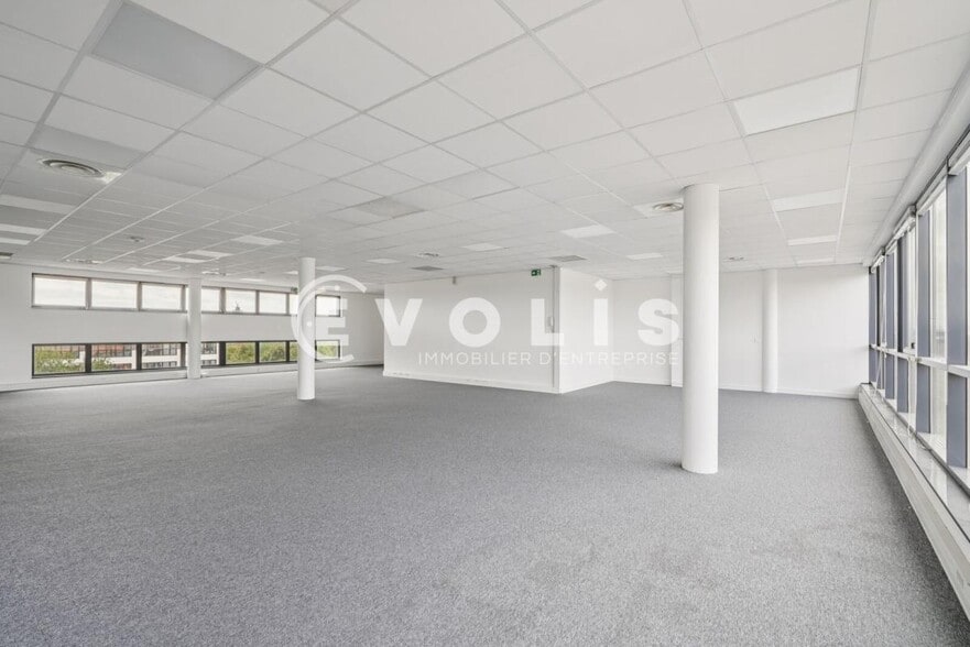 Office in Créteil to rent - Building Photo - Image 3 of 11