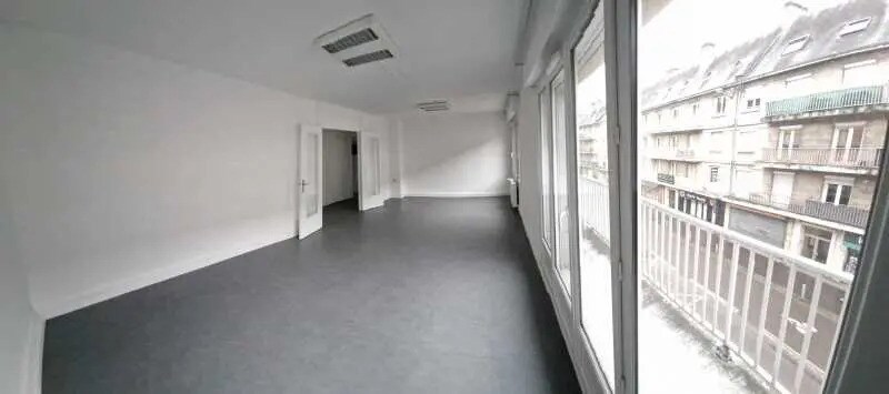 Office in Rouen to rent - Interior Photo - Image 2 of 8
