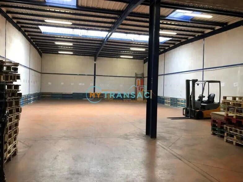 Light Industrial in Villepinte to rent - Interior Photo - Image 3 of 5