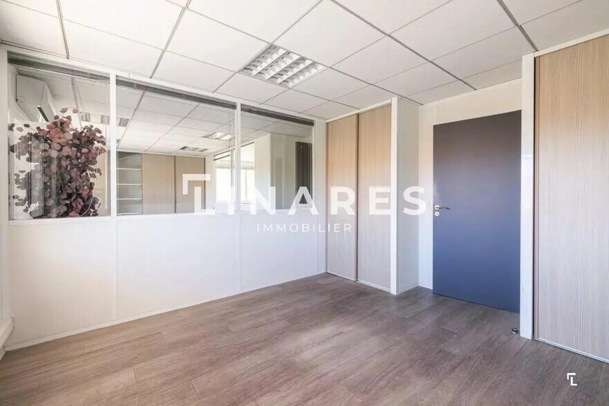 Office in Marseille for sale - Interior Photo - Image 2 of 23