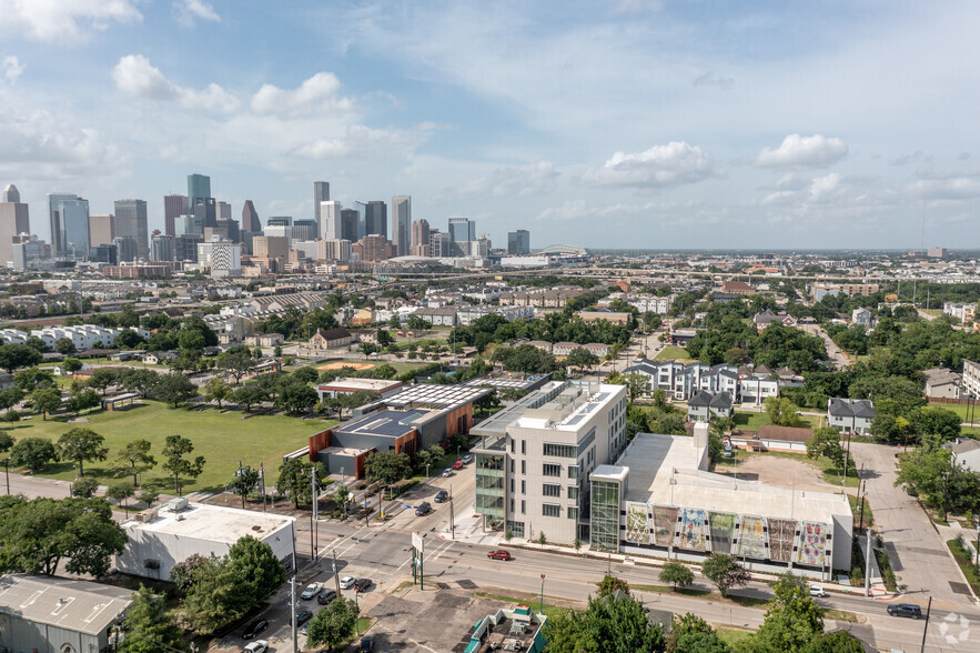 3131 Emancipation Ave, Houston, TX for rent - Aerial - Image 2 of 6