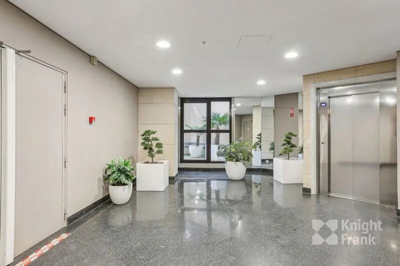 6 Boulevard Bineau, Levallois-Perret to rent - Lobby - Image 2 of 18