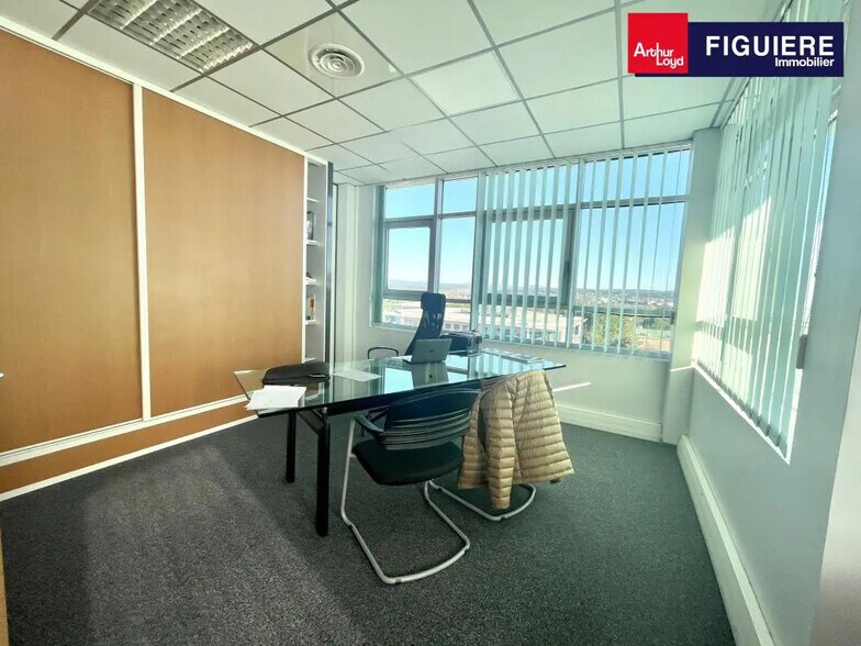 Office in Aix-en-Provence to rent - Interior Photo - Image 2 of 12