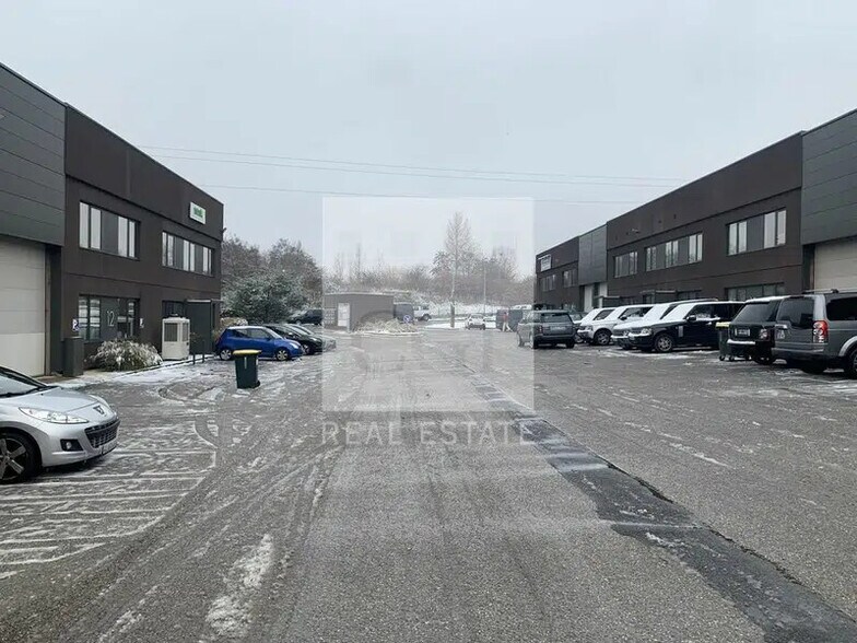 12 Chemin Des Gorges, Dardilly to rent - Building Photo - Image 2 of 12