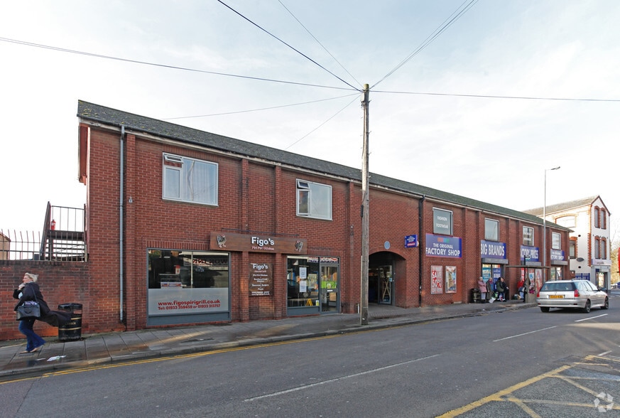 147-153 High St, Rushden to rent - Primary Photo - Image 1 of 7