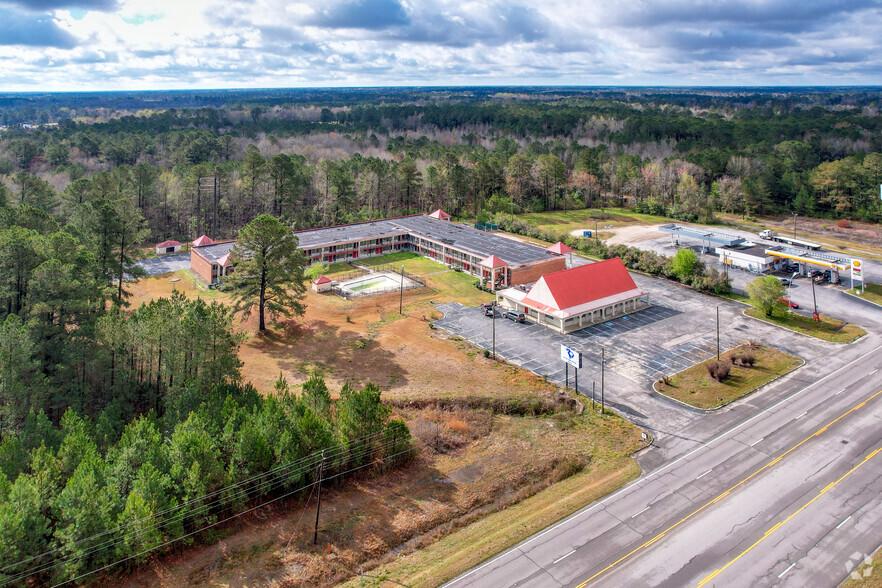 6137 Alex Harvin Hwy, Manning, SC for sale - Building Photo - Image 1 of 1