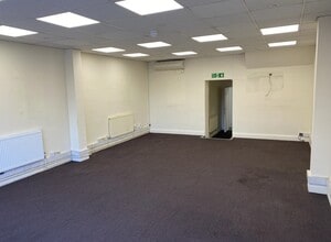 26 Green Ln, Northwood to rent Interior Photo- Image 2 of 4