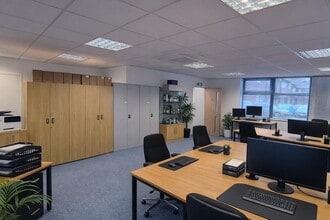 Foundry Ln, Horsham to rent Building Photo- Image 1 of 2