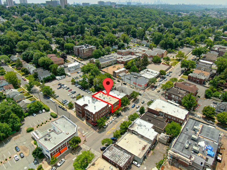 333-335 Broad Ave, Leonia, NJ portfolio of 2 properties for sale on LoopNet.co.uk - Building Photo - Image 2 of 49