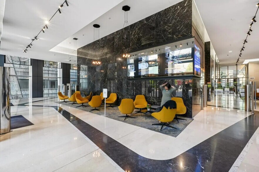 17 Place Des Reflets, Courbevoie to rent - Building Photo - Image 3 of 28