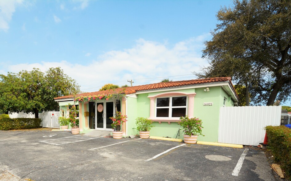 16921 NE 6th Ave, North Miami Beach, FL for sale - Building Photo - Image 1 of 21