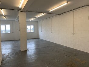 6 Station Rd, Skelmanthorpe to rent Interior Photo- Image 1 of 6