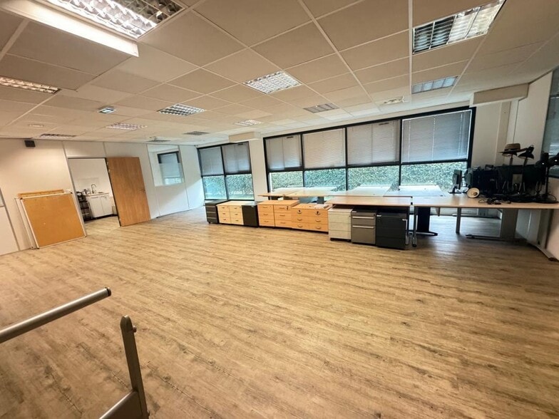 Office in Gémenos to rent - Building Photo - Image 3 of 7