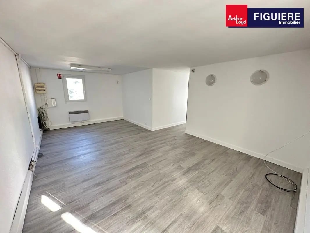 235 Rue Jean De Guiramand, Aix-en-Provence to rent Interior Photo- Image 1 of 7