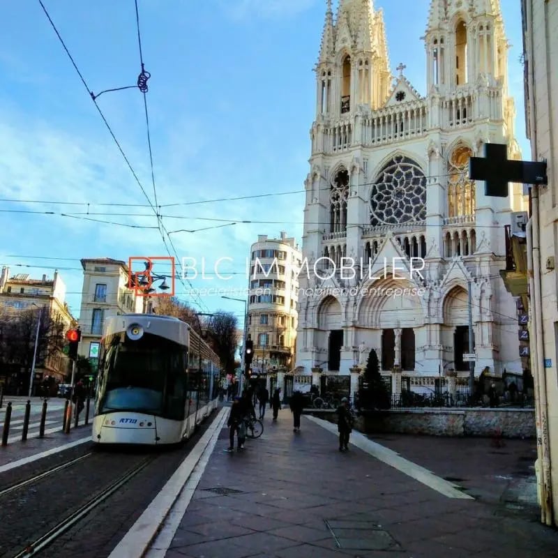 Retail in Marseille to rent Building Photo- Image 1 of 2