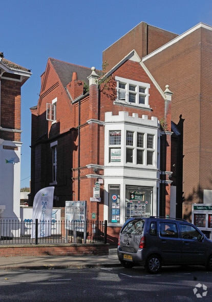 13 Waterloo Rd, Wolverhampton to rent - Building Photo - Image 2 of 5