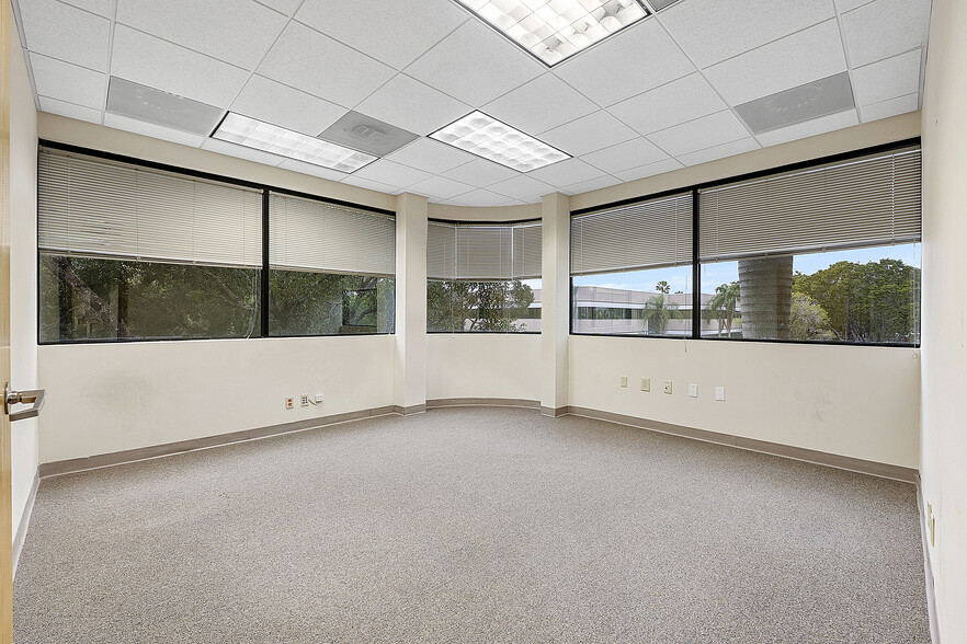 400 Sawgrass Corporate Pky, Sunrise, FL for rent - Interior Photo - Image 3 of 19