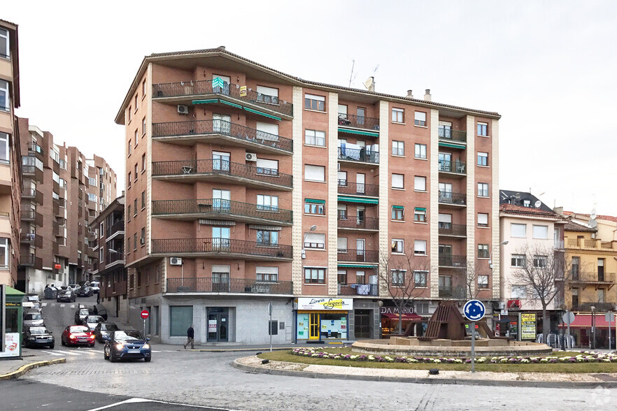 Plaza la Universidad, 6, Segovia, Segovia for rent - Primary Photo - Image 2 of 2