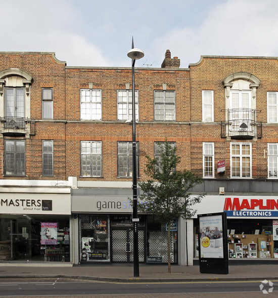 66-70 High Street, Bromley portfolio of 3 properties for sale on LoopNet.co.uk - Primary Photo - Image 3 of 3