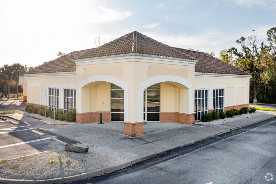 18940 S Tamiami Trl, Fort Myers, FL for rent - Building Photo - Image 1 of 24