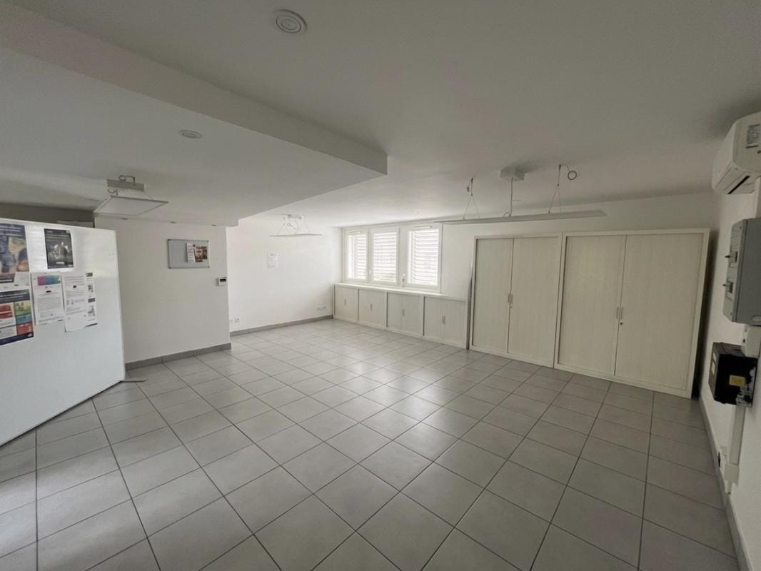 Office in Toulon for sale Building Photo- Image 1 of 15
