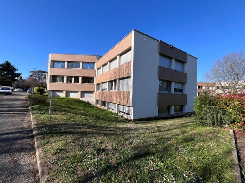 Office in Tassin-la-Demi-Lune for sale - Building Photo - Image 2 of 14