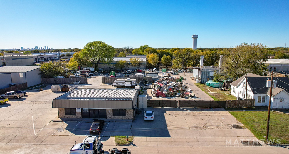 2411-2417 Weaver St, Haltom City, TX for sale - Building Photo - Image 2 of 3