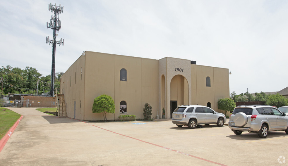 1901 Industrial Blvd, Colleyville, TX for rent - Building Photo - Image 3 of 3