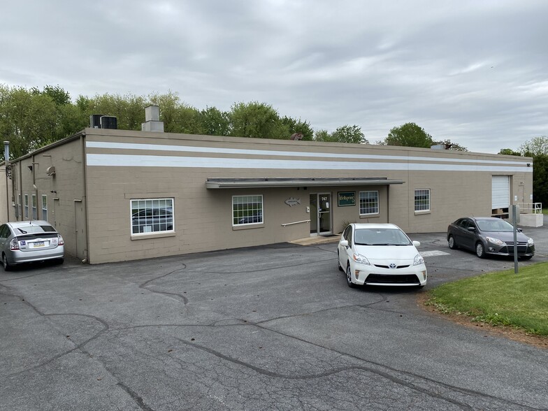 747 Flory Mill Rd, Lancaster, PA for rent - Primary Photo - Image 1 of 10