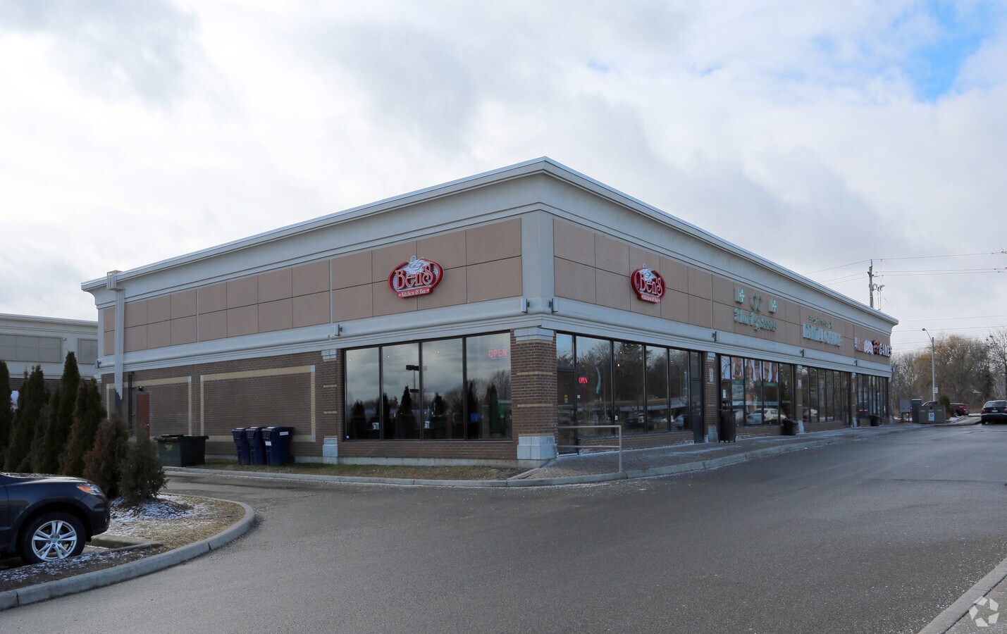 300 King Rd, Brantford N3R 5L8 UK