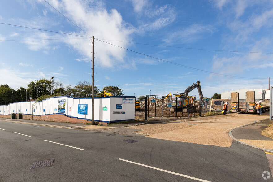 Barnfield Rd, Folkestone for rent - Primary Photo - Image 1 of 3