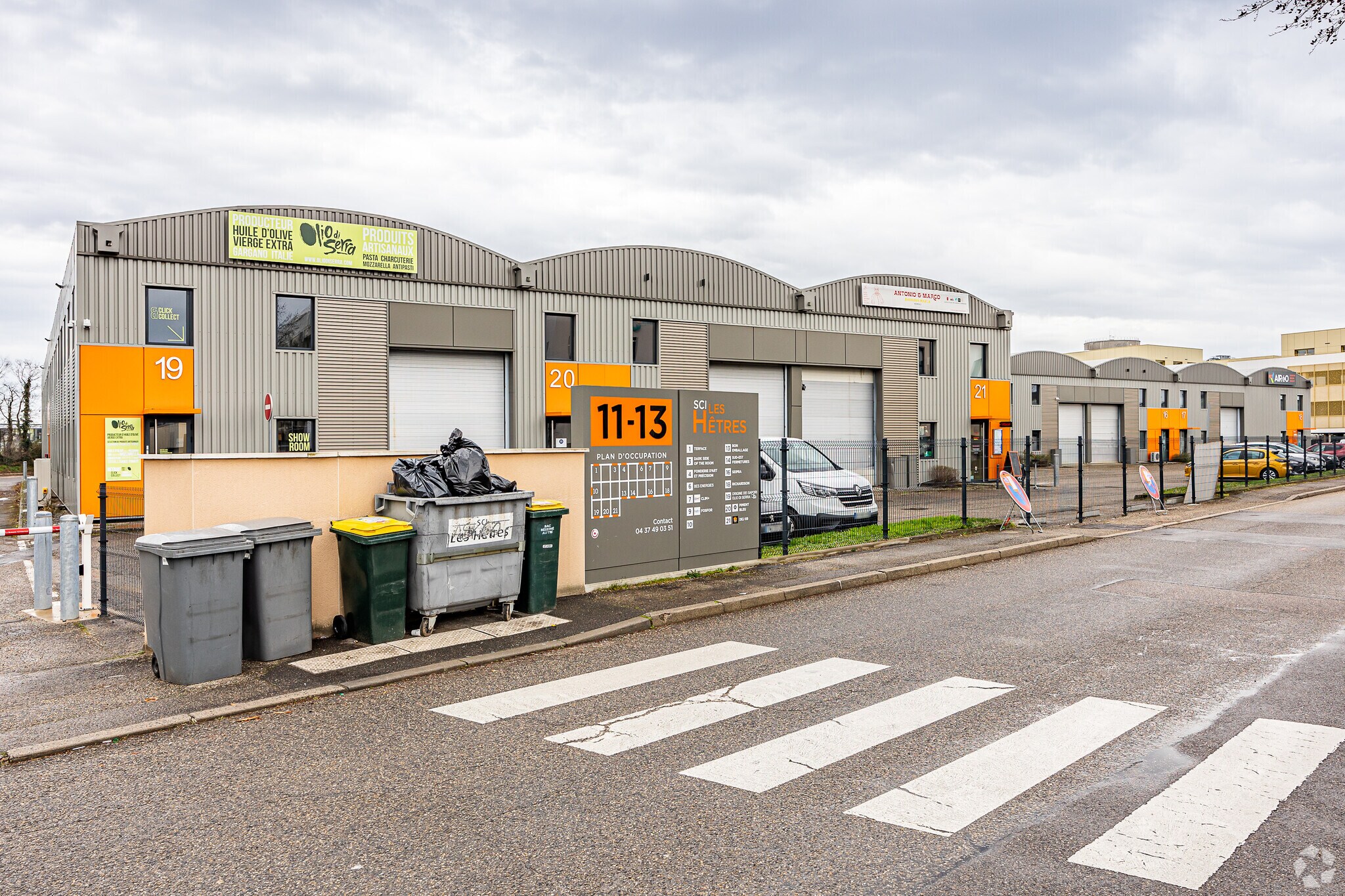 Light Industrial in Dardilly to rent Primary Photo- Image 1 of 4